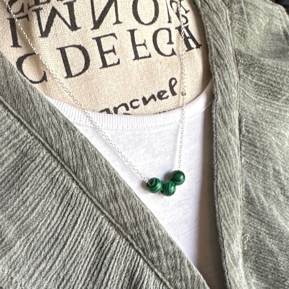 Malachite Trinity prosperity dainty necklace 925 silver stamped/malachite dainty - Picture 2 of 7